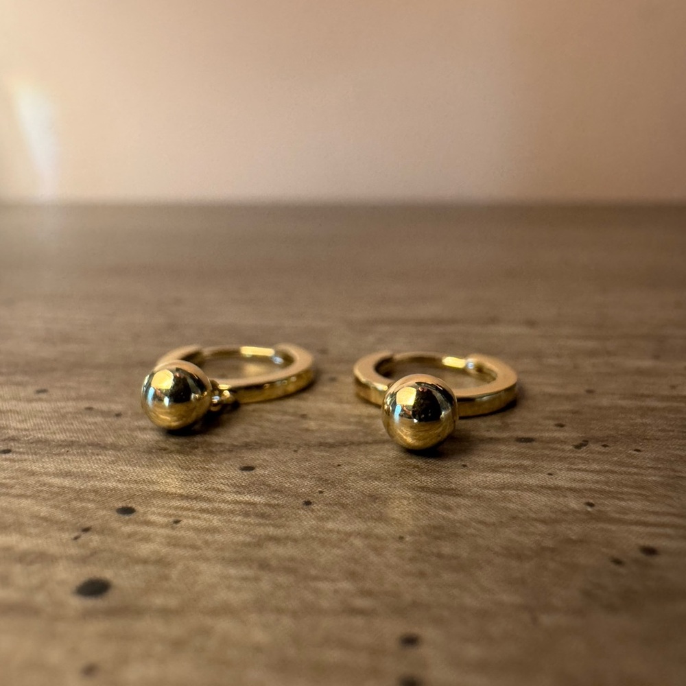 Source Unknown Gold Ball Huggie Earrings